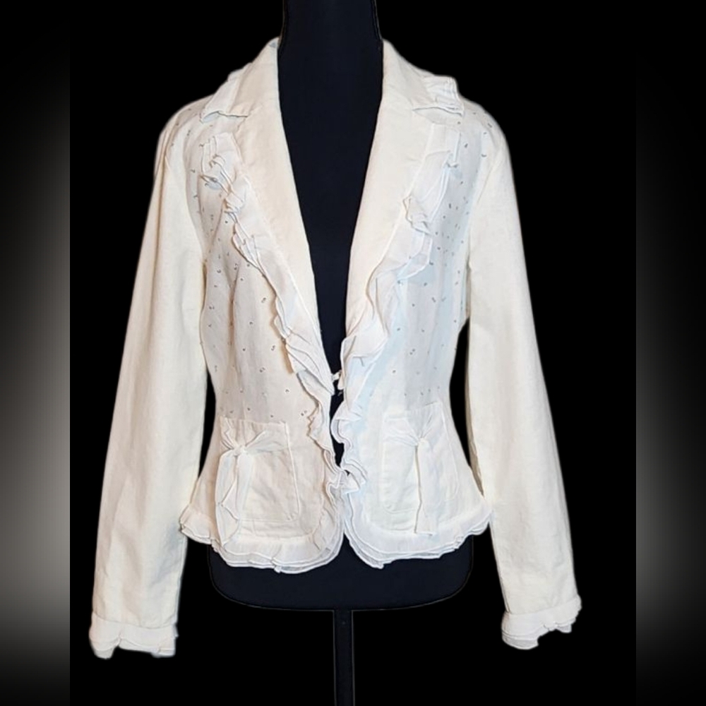 Anne Carson Cream Ruffled Blazer